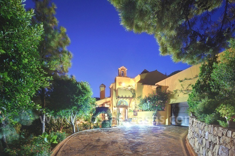 /db//1287496118house_entrance.night_01_108037.jpg