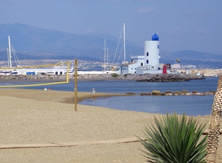 /db/huizen/1171900719vuurtoren_la_duquesa_en_strand.JPG.thumb.JPG