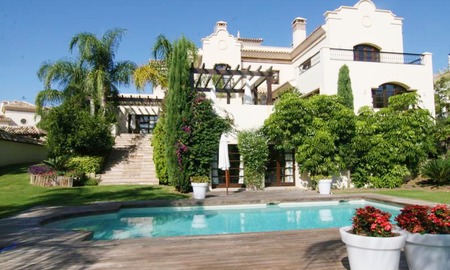 /db/huizen/1286817222pool_and_back_01_108073.jpg.thumb.jpg
