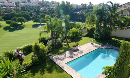 /db/huizen/1286817471pool_and_view_01_108073.jpg.thumb.jpg