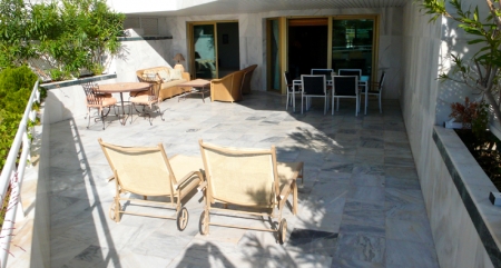 /db/huizen/1288885617terras_naar_binnen.JPG.thumb.JPG