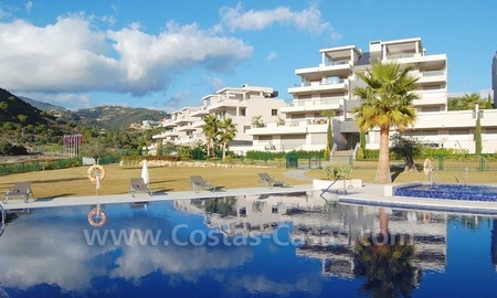 /db/huizen/129276623317_complex_pool_left_108304.jpg.thumb.jpg