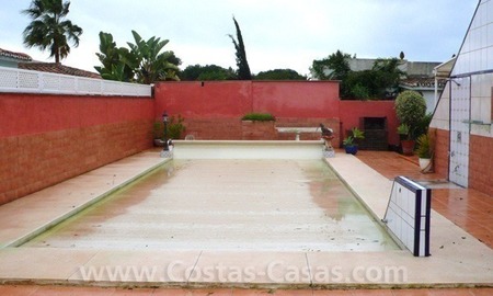 /db/huizen/1299090994pool_01_108554.jpg.thumb.jpg