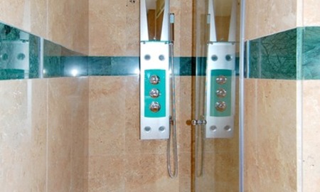 /db/huizen/1309185664bath_shower_01_108430.jpg.thumb.jpg