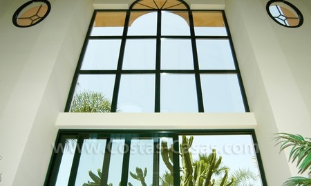 /db/huizen/1310039076window_high_01_109226.jpg.thumb.jpg