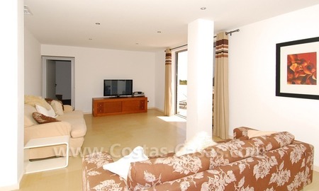 /db/huizen/1315081767basement_lounge_01_109417.jpg.thumb.jpg