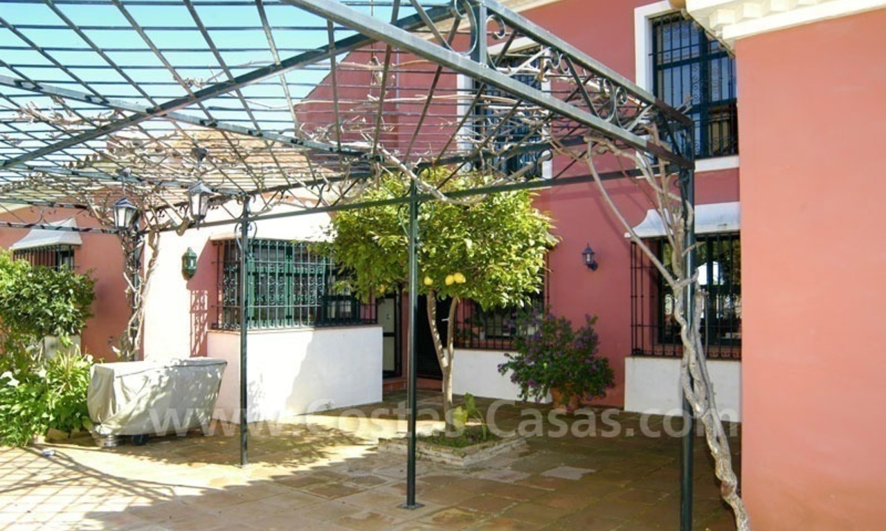 Vrijstaande villa in klassieke stijl te koop in het centrum van Marbella 4