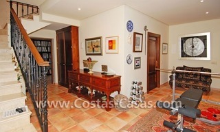 Exclusieve villa in Andalusische stijl te koop op de Golden Mile in Marbella 14