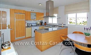 Vierslaapkamer penthouse appartement te koop in een eerstelijnstrand complex in Marbella 12