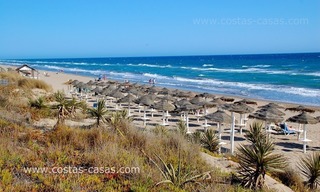 Moderne villa te koop, eerstelijnstrand in Marbella 9