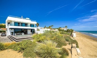 Moderne eerstelijn strand villa te koop in Marbella met schitterend zeezicht 1215 
