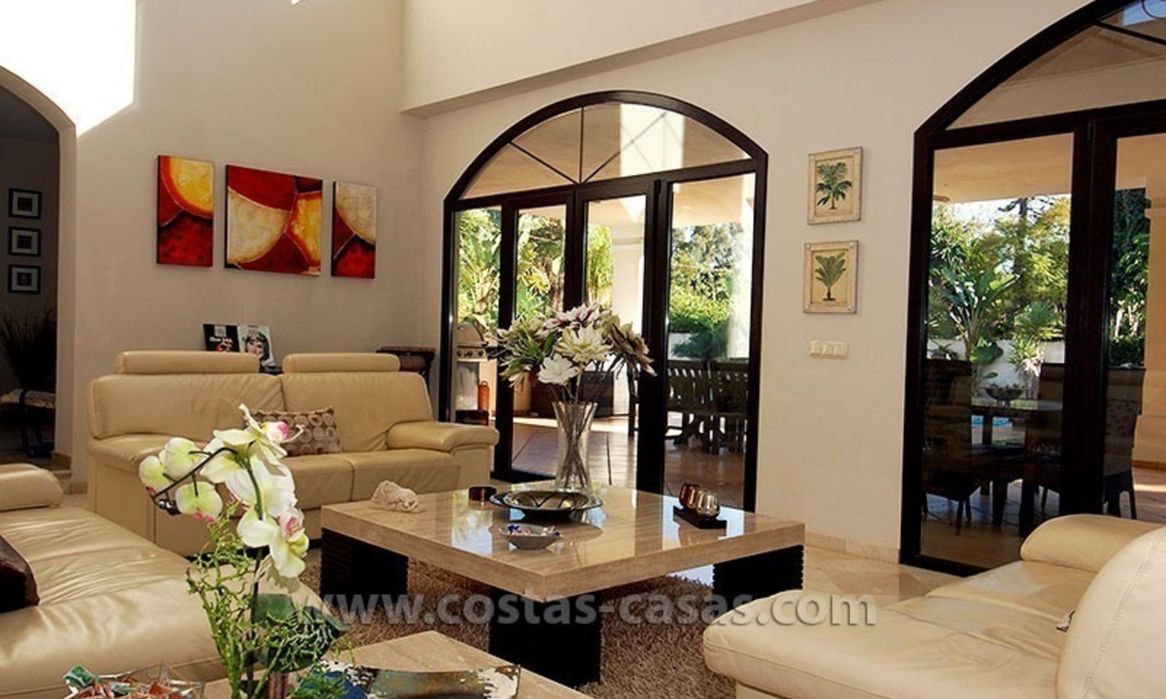 Te koop: Grote modern luxueuze villa nabij het strand in Marbella 11