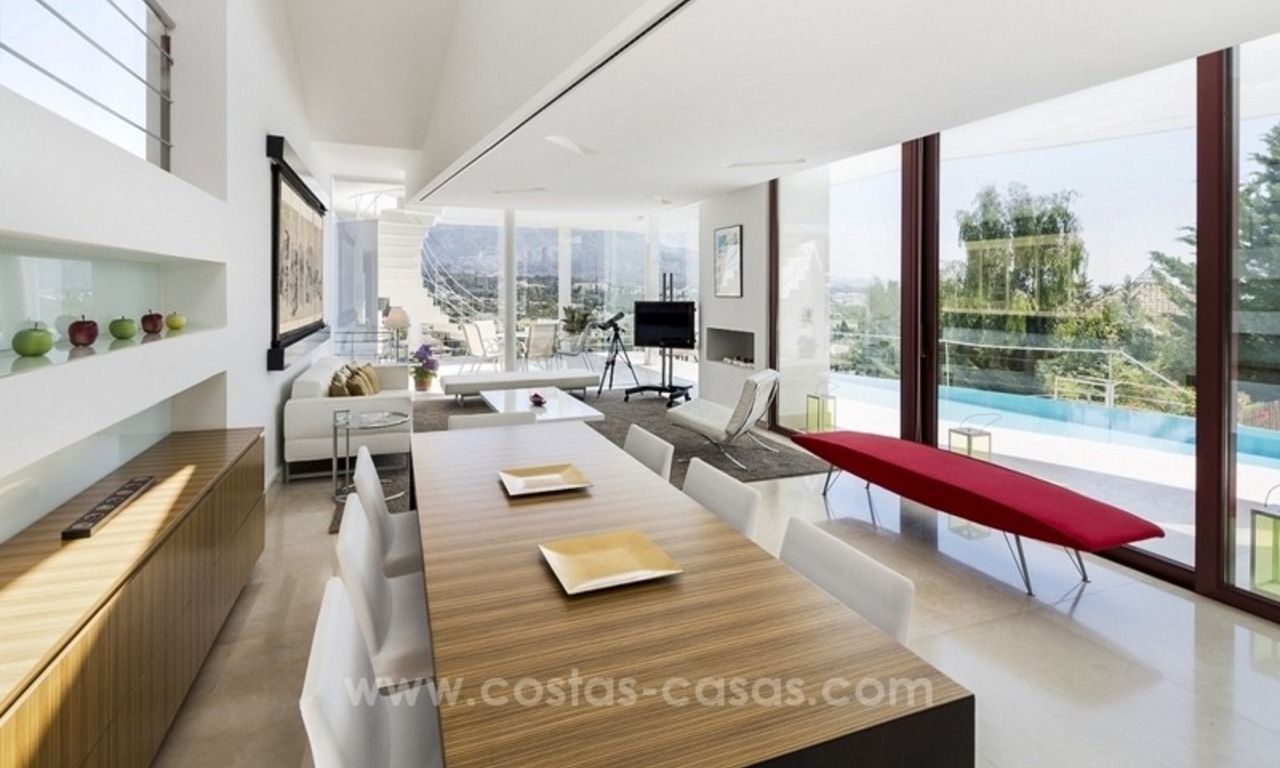 Te koop in Nueva Andalucia, Marbella: Design Villa met panoramisch golf-, berg- en zeezicht 6