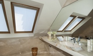 Nieuwe luxe contemporaine eerstelijne golf villa te koop in oost Marbella 38