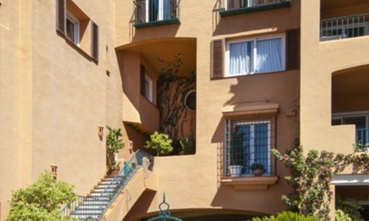 Marbella – Nueva Andalucia Te Koop: Prachtig en volledig gerenoveerd riant Appartement in een zeer gegeerd complex 7