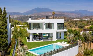 VERKOCHT. Opportuniteit! Laatste villa! Nieuwe moderne villa te koop aan de Golden Mile in Marbella. In een gated en beveiligd complex. Hoge korting! 30186 