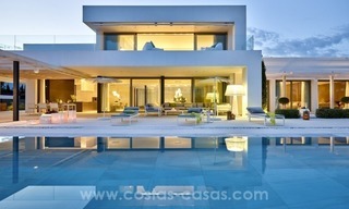 Moderne design beachside Villa te koop nabij het strand in Oost Marbella 26