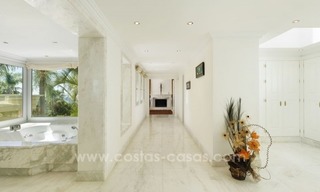 Te koop: Prachtige villa en architecten pronkstuk op de Golden Mile, Sierra Blanca - Marbella 11