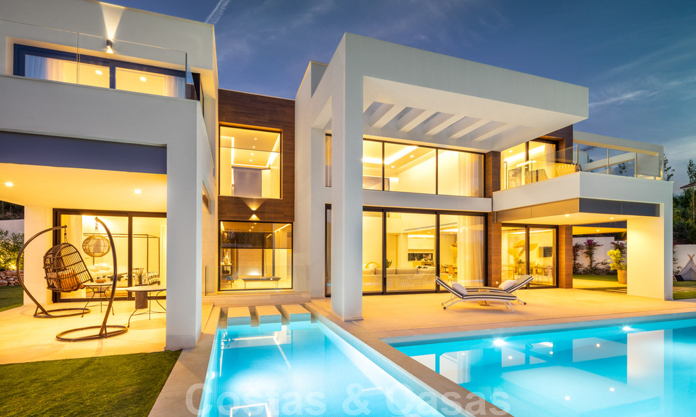 Te koop in Nueva Andalucia, Marbella: Nieuwe moderne villa in aanbouw 28934