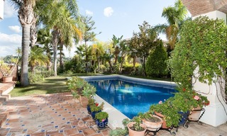Elegante, op het zuiden gelegen frontline golf villa te koop, gelegen in Benahavis - Marbella met zeezicht 614 