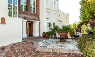 Elegante, op het zuiden gelegen frontline golf villa te koop, gelegen in Benahavis - Marbella met zeezicht 640 