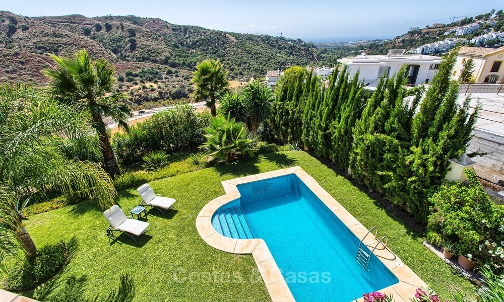 Luxe Villa te koop met zicht op de Zee en de Bergen in een Beveiligd Complex in La Quinta, Benahavis - Marbella 2037