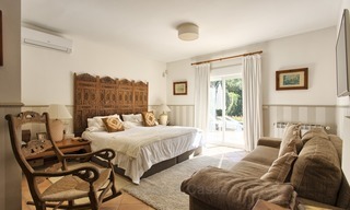 Villa - Bungalow te koop aan de Strandzijde van de New Golden Mile, op loopafstand van het strand, Marbella, Estepona 2216 