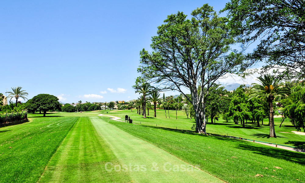 Eerstelijn golf modern gerenoveerd luxe appartement te koop in Nueva Andalucia - Marbella 2897