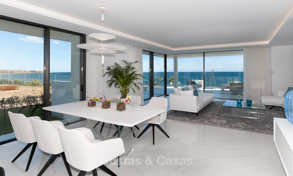 Exclusieve, Nieuwe, Moderne eerstelijns strand Appartementen te koop, Marbella - Estepona. Herverkopen beschikbaar. 3000
