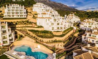 Luxe appartementen te koop in een exclusief complex in Nueva Andalucia - Marbella met panoramisch uitzicht over de golf en zee 31952 