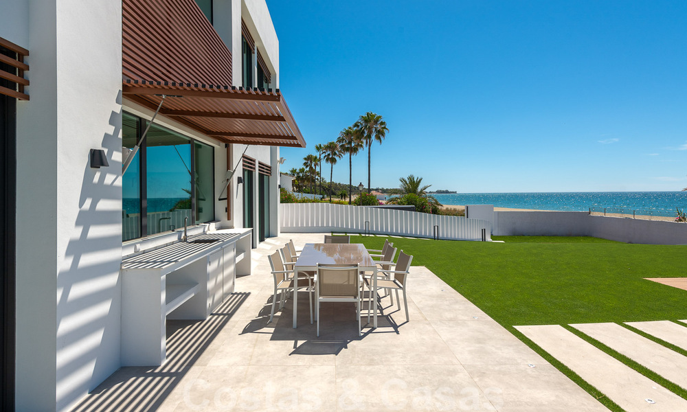 Instapklare ultramoderne design villa direct aan het strand te koop, New Golden Mile, Marbella - Estepona. 34251