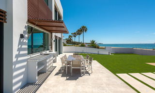 Instapklare ultramoderne design villa direct aan het strand te koop, New Golden Mile, Marbella - Estepona. 34251 
