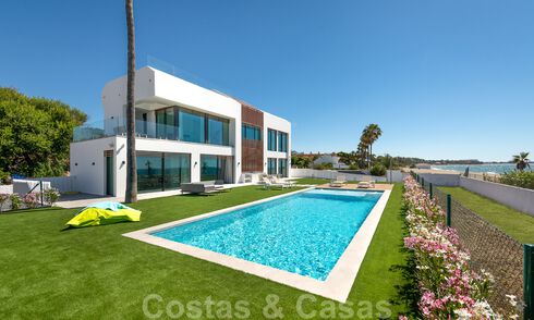 Instapklare ultramoderne design villa direct aan het strand te koop, New Golden Mile, Marbella - Estepona. 34253