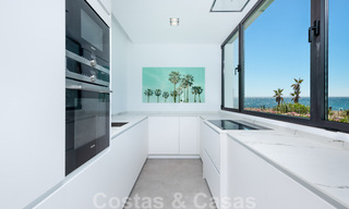 Instapklare ultramoderne design villa direct aan het strand te koop, New Golden Mile, Marbella - Estepona. 34255 