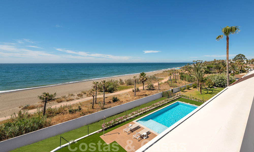 Instapklare ultramoderne design villa direct aan het strand te koop, New Golden Mile, Marbella - Estepona. 34256