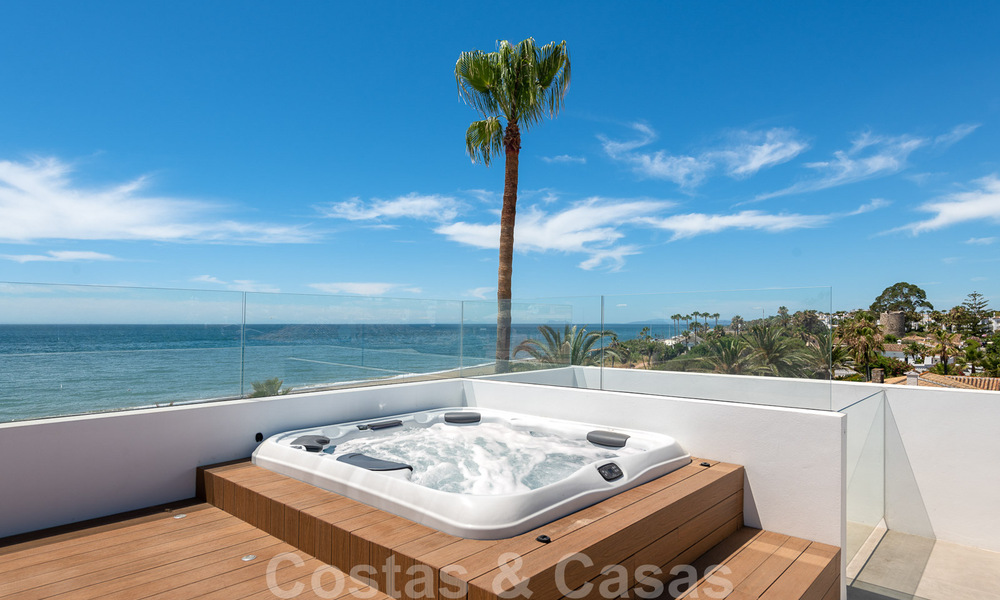 Instapklare ultramoderne design villa direct aan het strand te koop, New Golden Mile, Marbella - Estepona. 34262