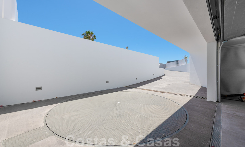 Instapklare ultramoderne design villa direct aan het strand te koop, New Golden Mile, Marbella - Estepona. 34265