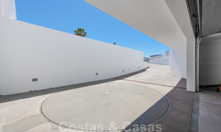 Instapklare ultramoderne design villa direct aan het strand te koop, New Golden Mile, Marbella - Estepona. 34265 