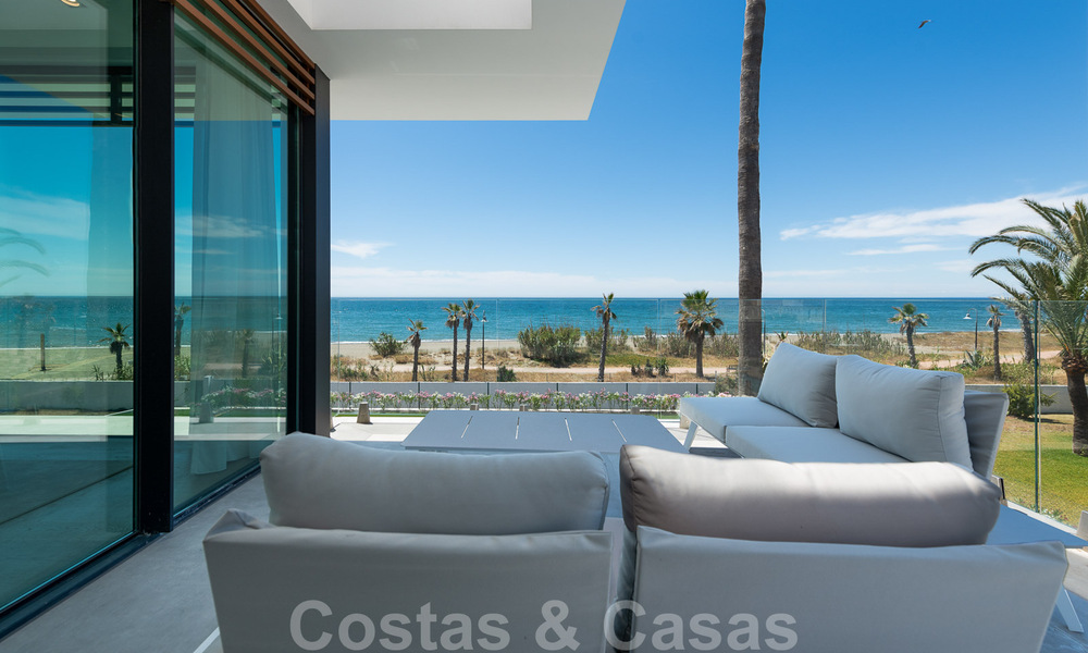 Instapklare ultramoderne design villa direct aan het strand te koop, New Golden Mile, Marbella - Estepona. 34268