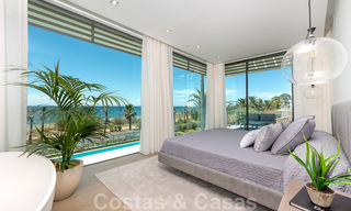 Instapklare ultramoderne design villa direct aan het strand te koop, New Golden Mile, Marbella - Estepona. 34271 
