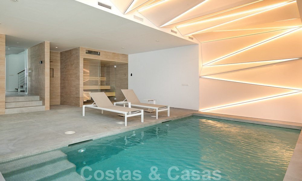 Instapklare ultramoderne design villa direct aan het strand te koop, New Golden Mile, Marbella - Estepona. 34272