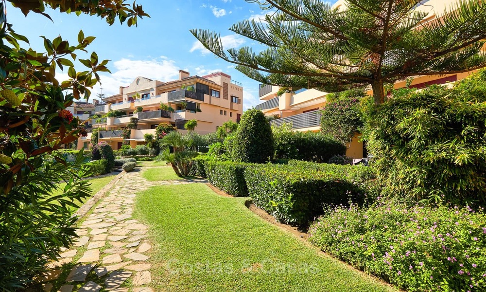 Knap luxe strand appartement met fantastisch zeezicht te koop - New Golden Mile, Marbella - Estepona 7051