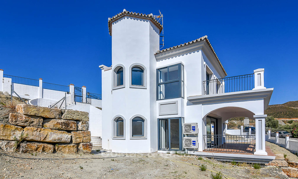 Koopje! Gerenoveerde villa in Andalusische stijl te koop, met prachtig uitzicht op de bergen, Nueva Andalucia, Marbella 7581