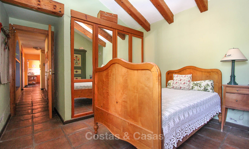 Goed gelegen en aantrekkelijk geprijsde villa - finca met zeezicht te koop, Estepona, Costa del Sol 8677