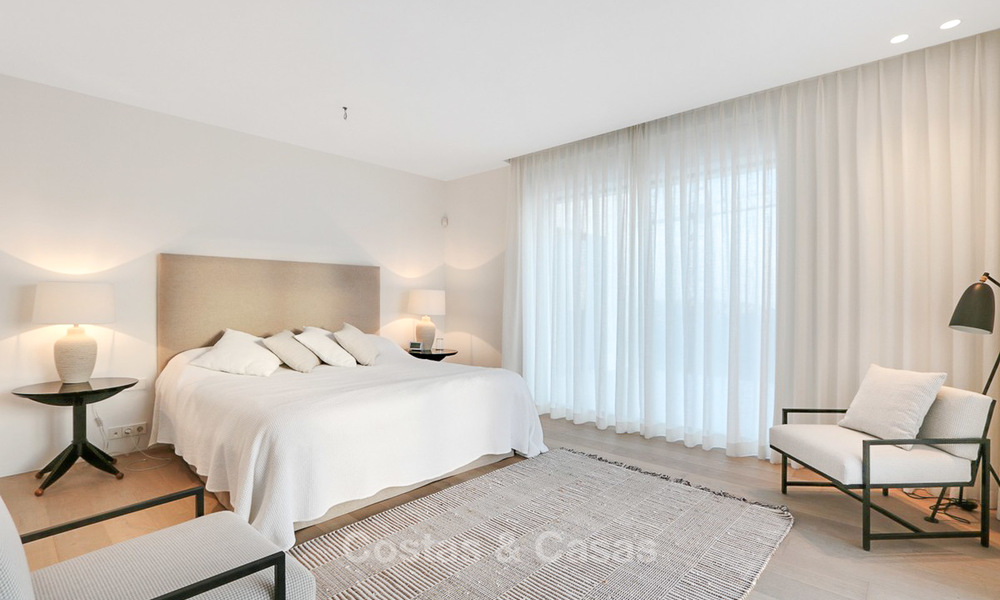 Dringende verkoop! Oogstrelende moderne luxe villa met golf- en zeezicht te koop, instapklaar - Benahavis, Marbella 9336