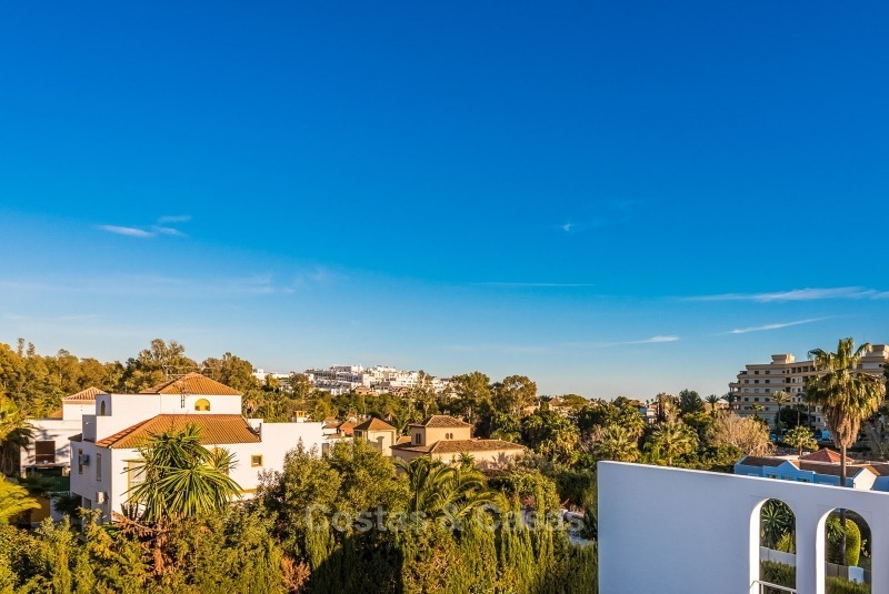 Volledig gerenoveerde, ruime luxe villa te koop in het hart van Nueva Andalucia's golf vallei, Marbella 10753 