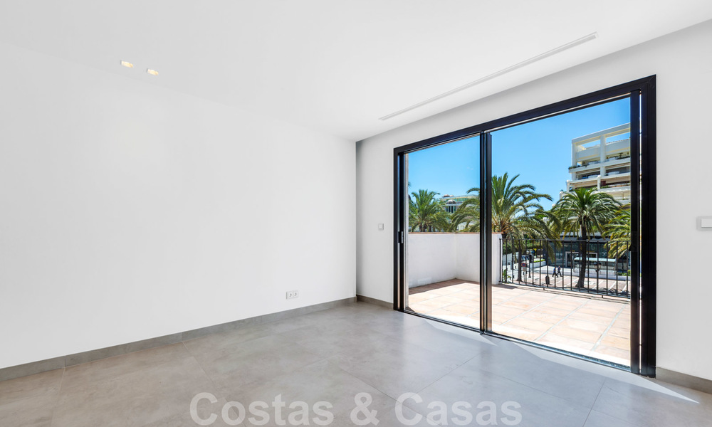 Volledig gerenoveerde luxeappartementen te koop, instapklaar, in het centrum van Puerto Banus, Marbella 28165