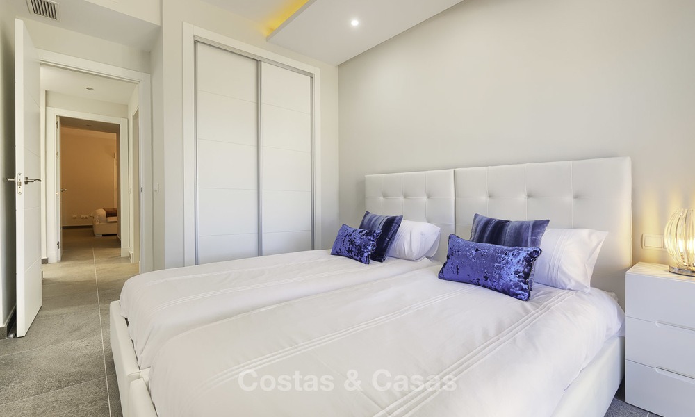 Modern, volledig gerenoveerd appartement in een strandcomplex te koop op de New Golden Mile tussen Marbella en Estepona 12227