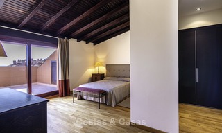 Uitzonderlijk luxe penthouse appartement direct aan zee te koop in een prestigieus complex, Puerto Banus, Marbella 13885 
