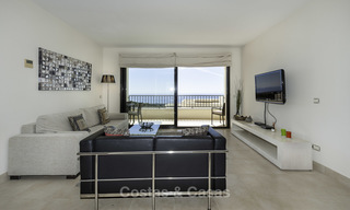 Modern instapklaar 3-slaapkamer appartement met spectaculair zee- en bergzicht te koop in Marbella 16841 